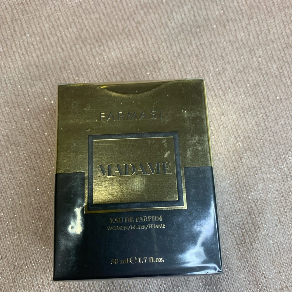 Farmasi Madame Gift Box – Black and Gold Packaging